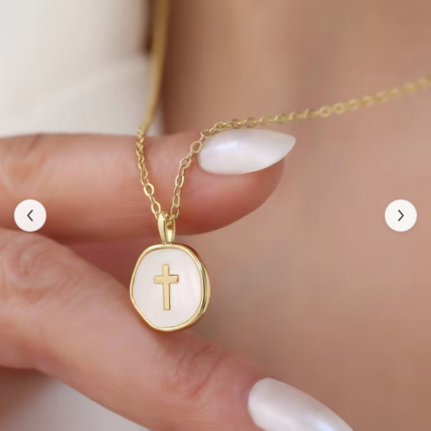 BEAUTIFUL FASHION NECKLACE WITH CROSS NICE SHINE/REFLECTION RELIGIOUS CHRISTIAN