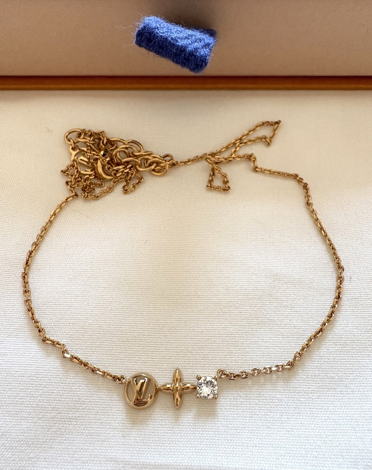 ❤️ Brand new LOUIS VUITTON Petit Louis gold monogram flower crystal necklace