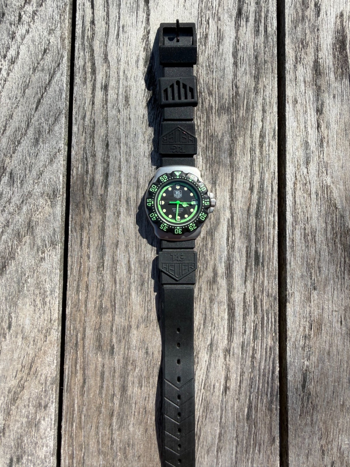 Vintage TAG Heuer Formula 1 Green & Black 34 mm Professional 200M