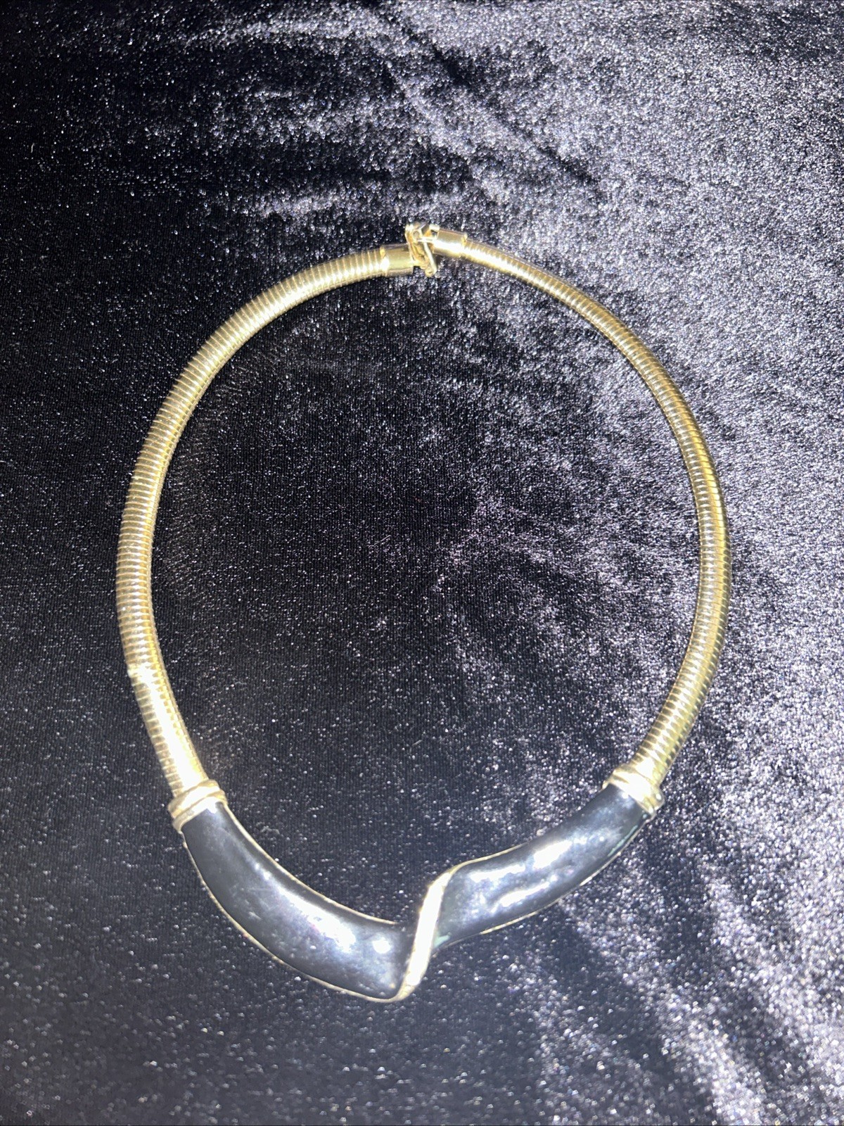 Vintage 20″Gold Herringbone Style Costume Necklace BlackTwisted Rod Pendant