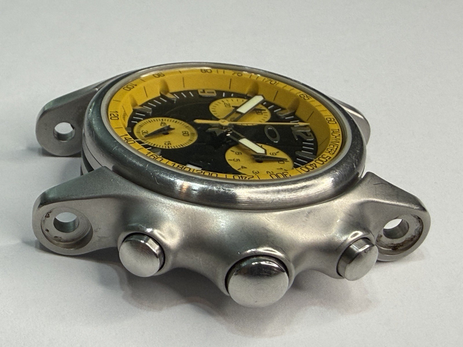 Oakley Holeshot Watch Head Yellow Dial. Oakley Hole Shot Watch’s Case X-Metal