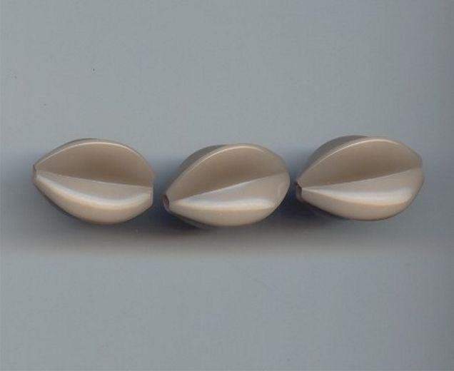 12 VINTAGE GREY BEIGE 22x15mm. FLUTED OVAL BEADS 5765