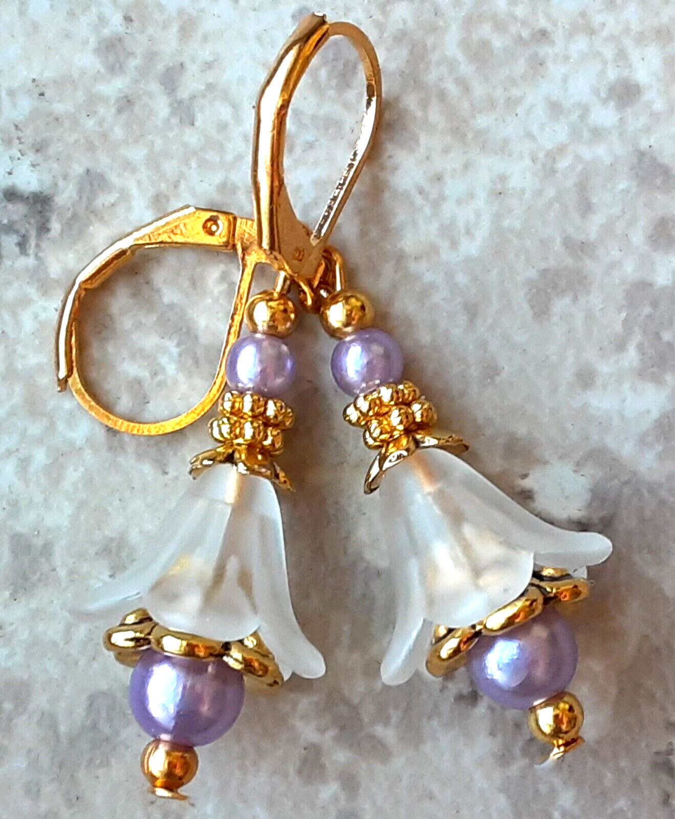 WHITE FLOWER Acrylic LAVENDER Glass Pearl earring GP LEVER BACK XX