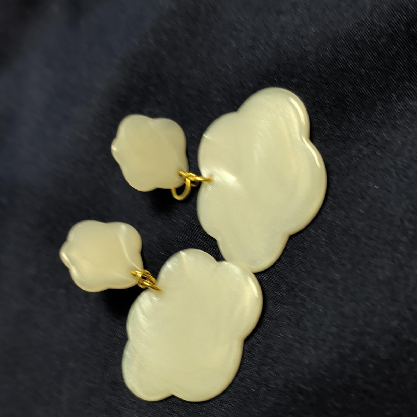 Vintage White Pearlescent Cloud Drop Earring Acrylic Resin Dangle Retro Puff