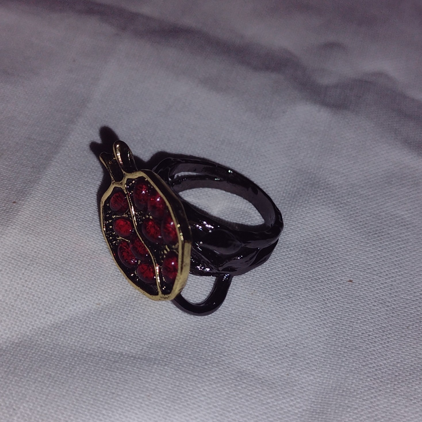 Red Crystal Cluster ring Black & Gold Tone Metal Size 7