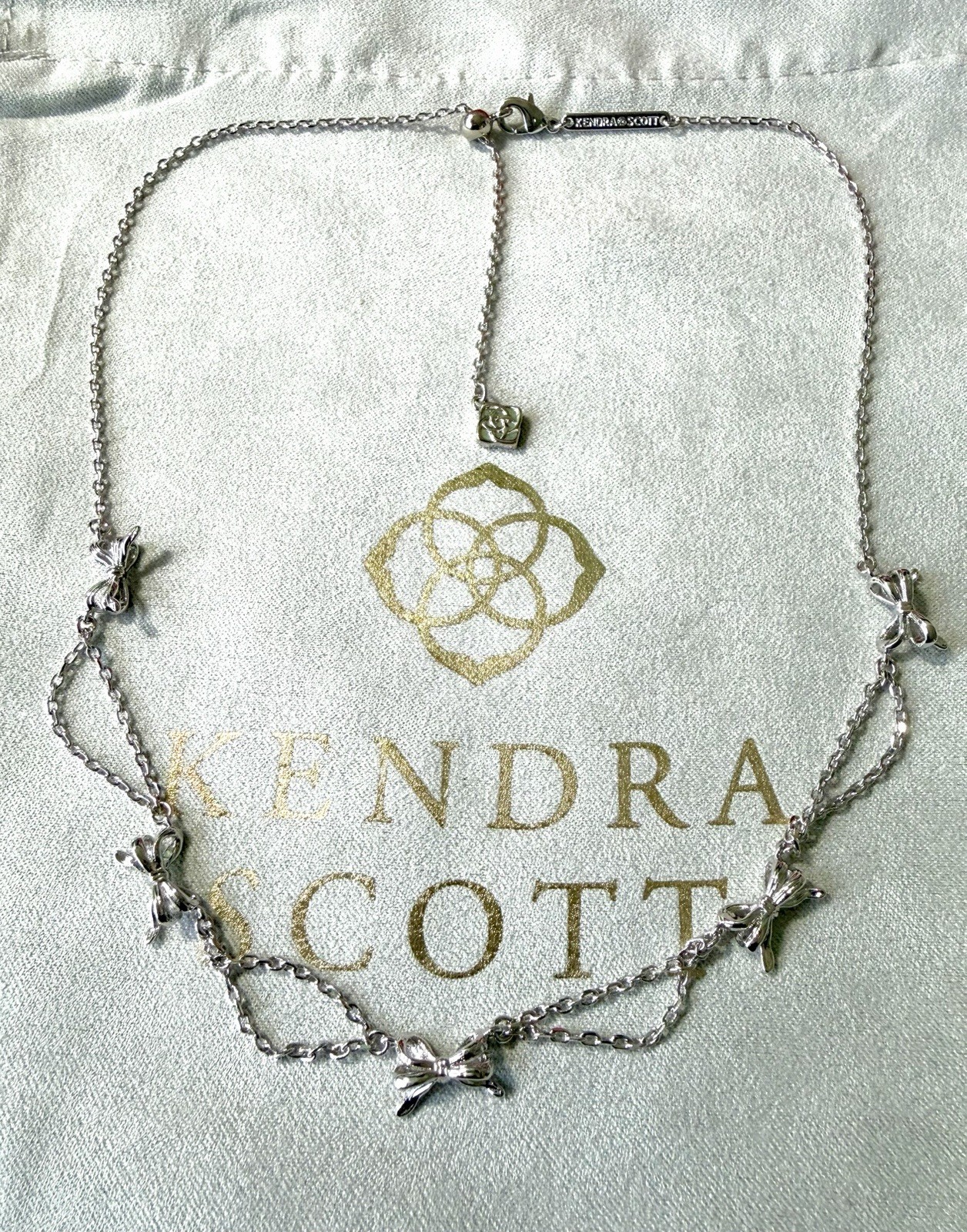 ✨New $85✨ Kendra Scott ✨Bow Sliver Plated Strand Necklace B17