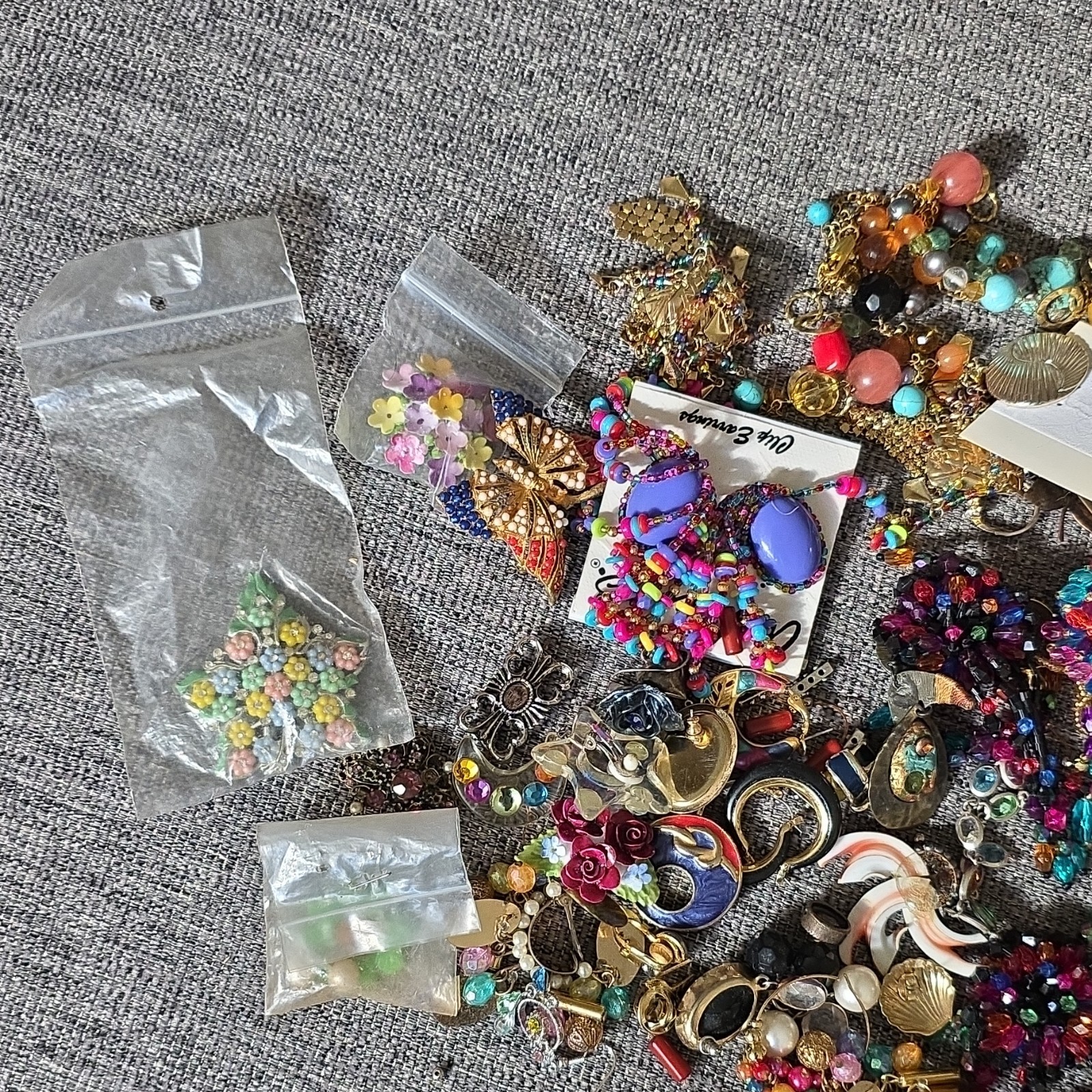 2lbs Crafting Jewelry Mixed Lot 50+pc Earrings Bracelets Rings Brooches