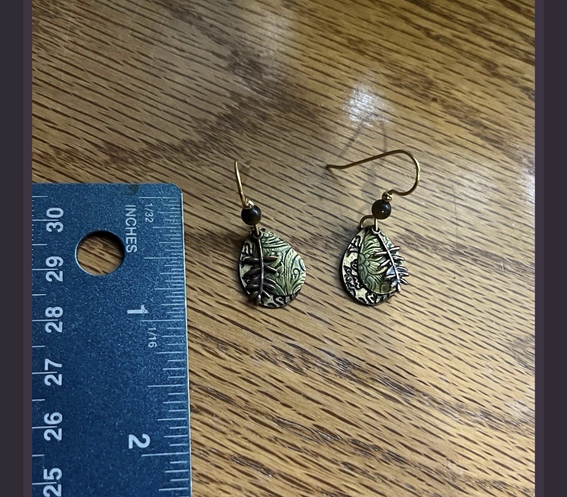 Green Leaf Teardrop Dangle Drop Hook Earrings Bronze Tone Metal Nature