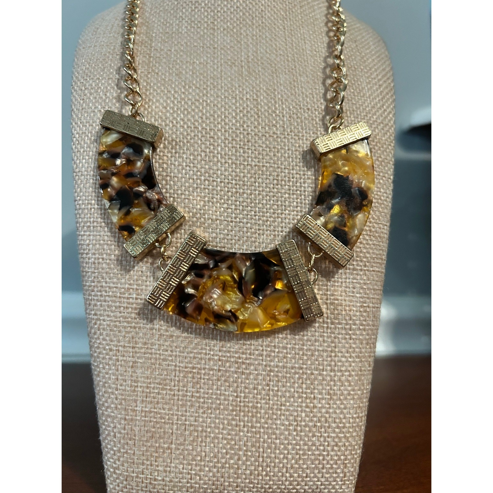Vintage Style Tortoise Shell Acrylic Statement Choker Necklace Gold Tone 14-16″