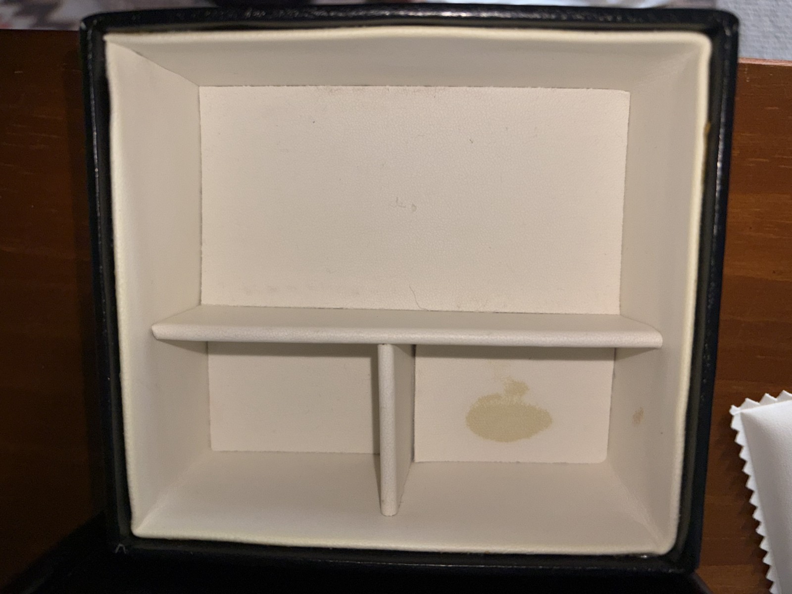 Lockable Wolf Designs Lined Black Leather Jewelry Box Case with Mirror