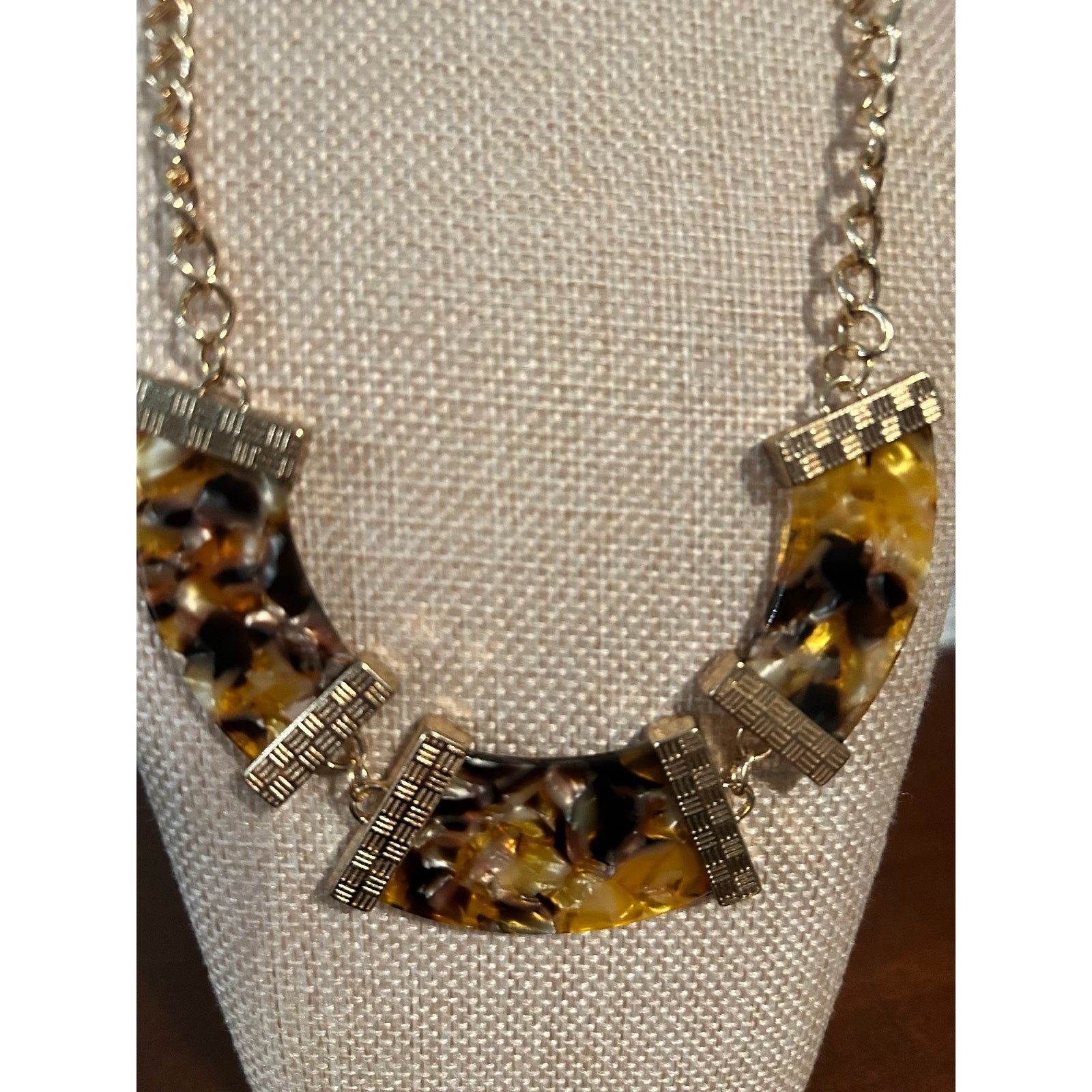 Vintage Style Tortoise Shell Acrylic Statement Choker Necklace Gold Tone 14-16″