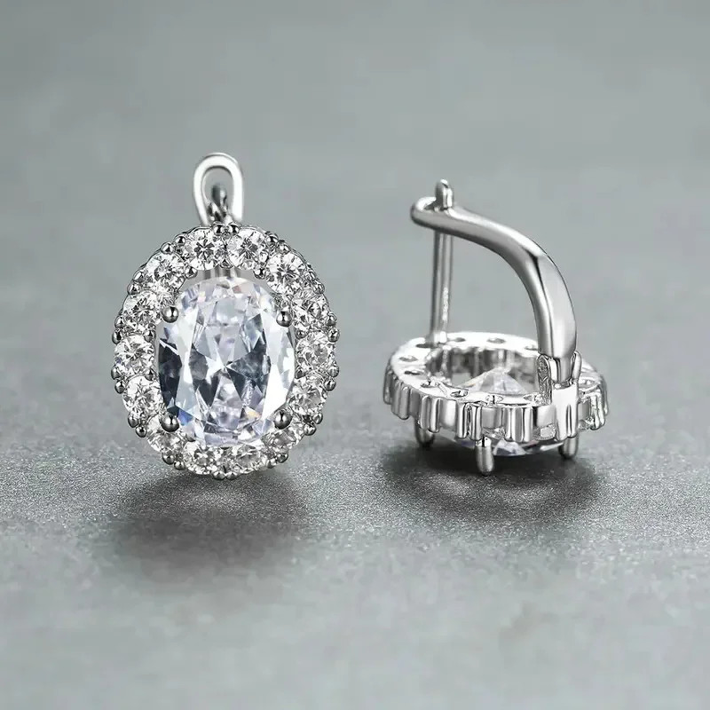 2026 exquisite multi-color oval ear buckle with French design, court style