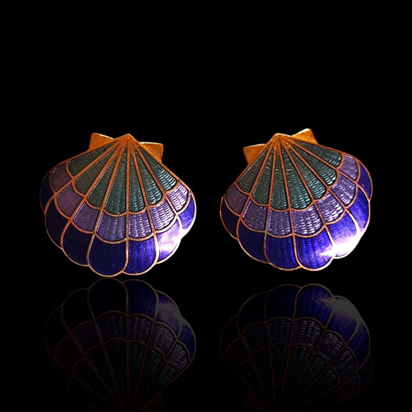 Blue Green Gold Tone Scalloped Clam Shell Enamel Post Earrings 1in