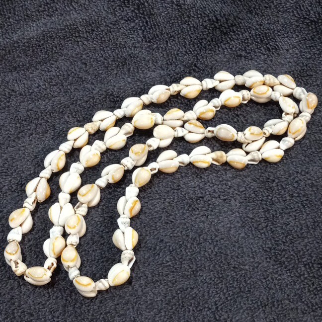 White Beige Natural Shell Oval Beaded Strand Necklace 18 in No Clasp Beach/Ocean