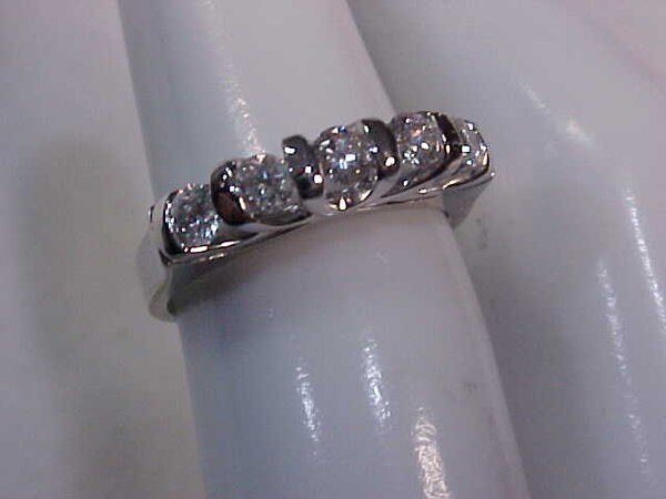 ESTATE NATURAL .50CTW FIVE DIAMOND BAND RING 18K WHITE GOLD SIZE 5.5