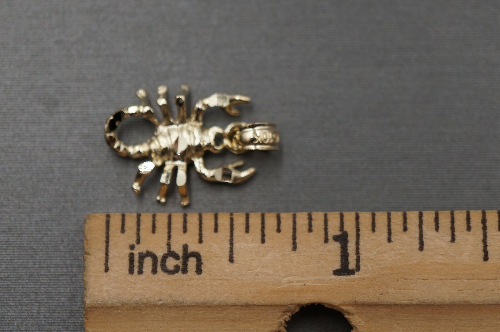10K Solid Yellow Gold 0.75″ Small Diamond Cut Scorpion Charm Pendant.