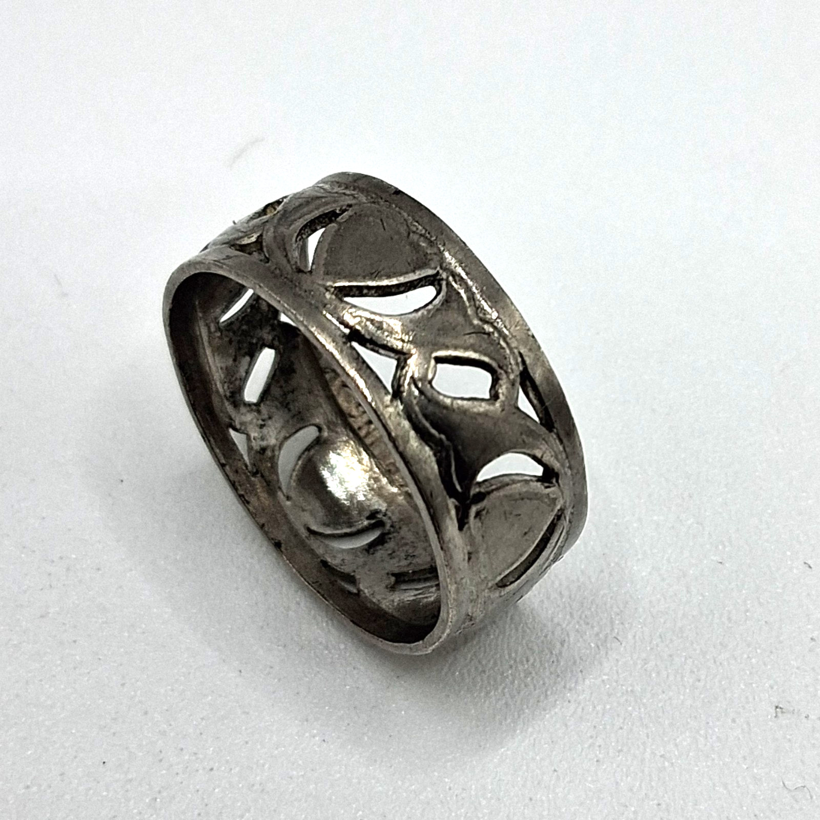 Antique Sterling Silver Open Work Hearts Design 7.6mm Ring Band Size 7 MH