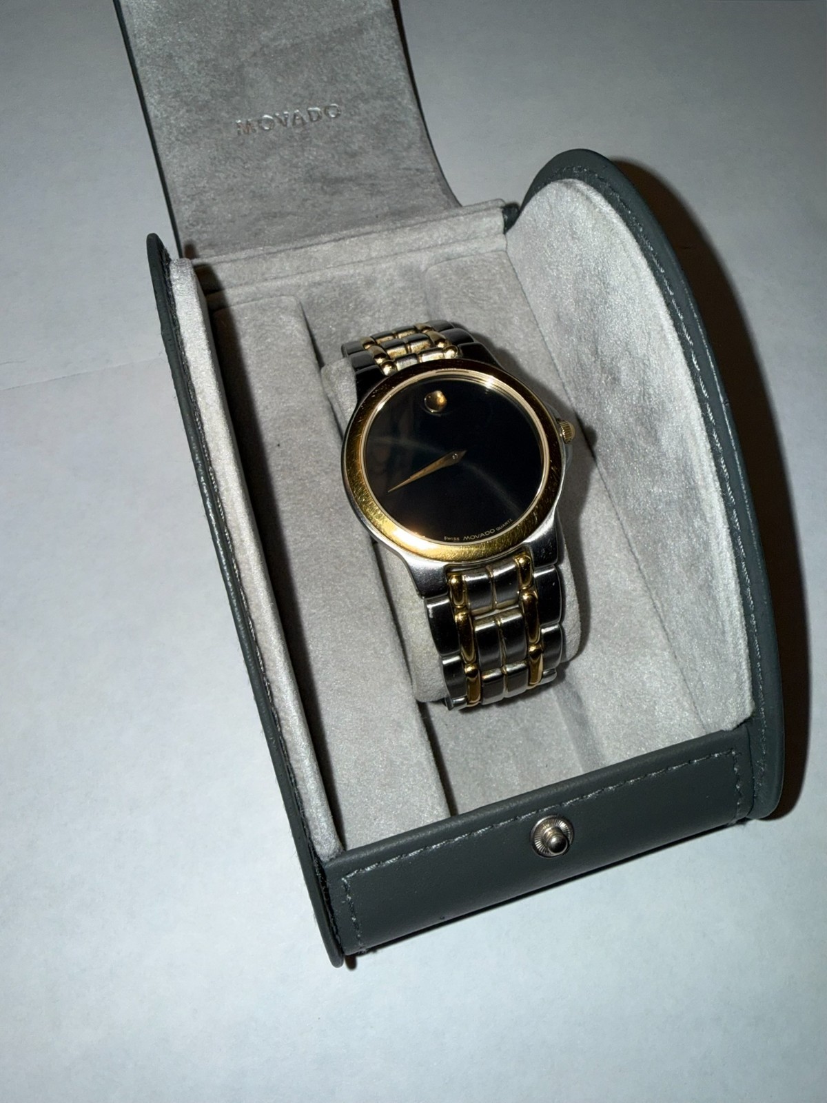 MOVADO MUSEUM 81 E4 9885 TWO TONE BLACK DIAL QUARTZ 34MM WRIST WATCH