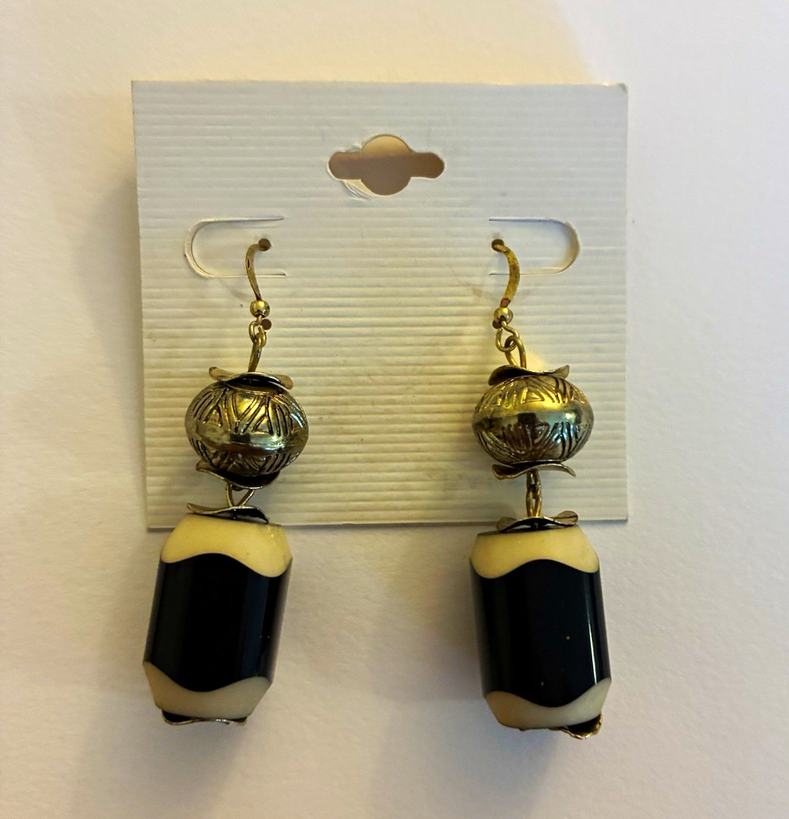 Black White Gold Tone Dangle/Drop Hook Earrings Metal Plastic No Stone China