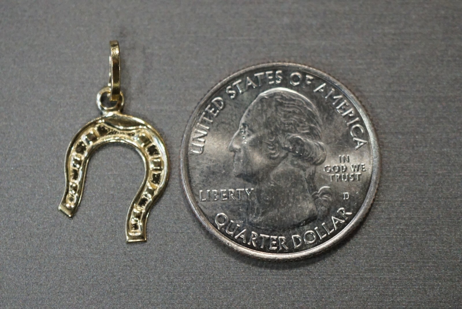14K Solid Yellow Gold 1″ Thin And Light Weight Horseshoe Charm Pendant.