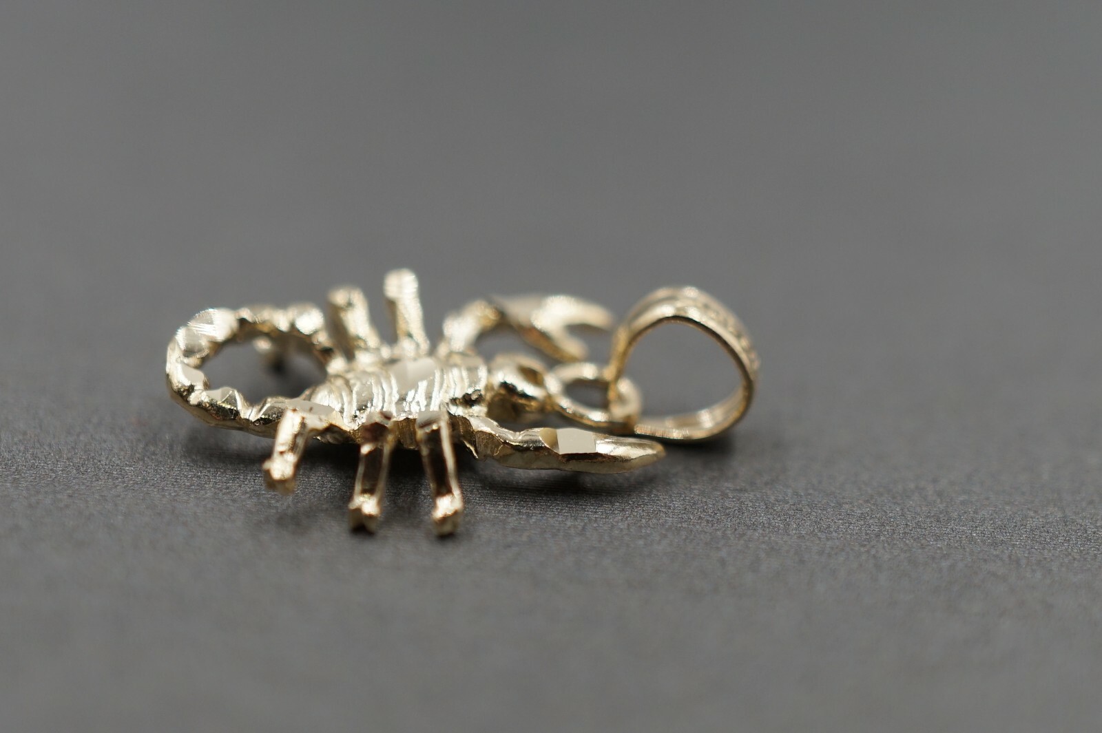10K Solid Yellow Gold 0.75″ Small Diamond Cut Scorpion Charm Pendant.