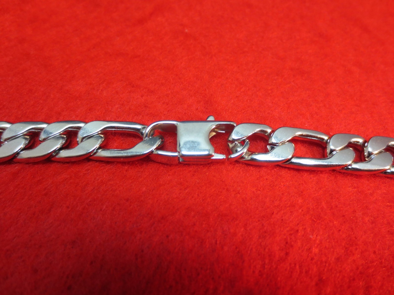 18-36″ 10MM STAINLESS STEEL SILVER 10MM FIGARO CHAIN NECKLACE W/SPECIAL CLASP