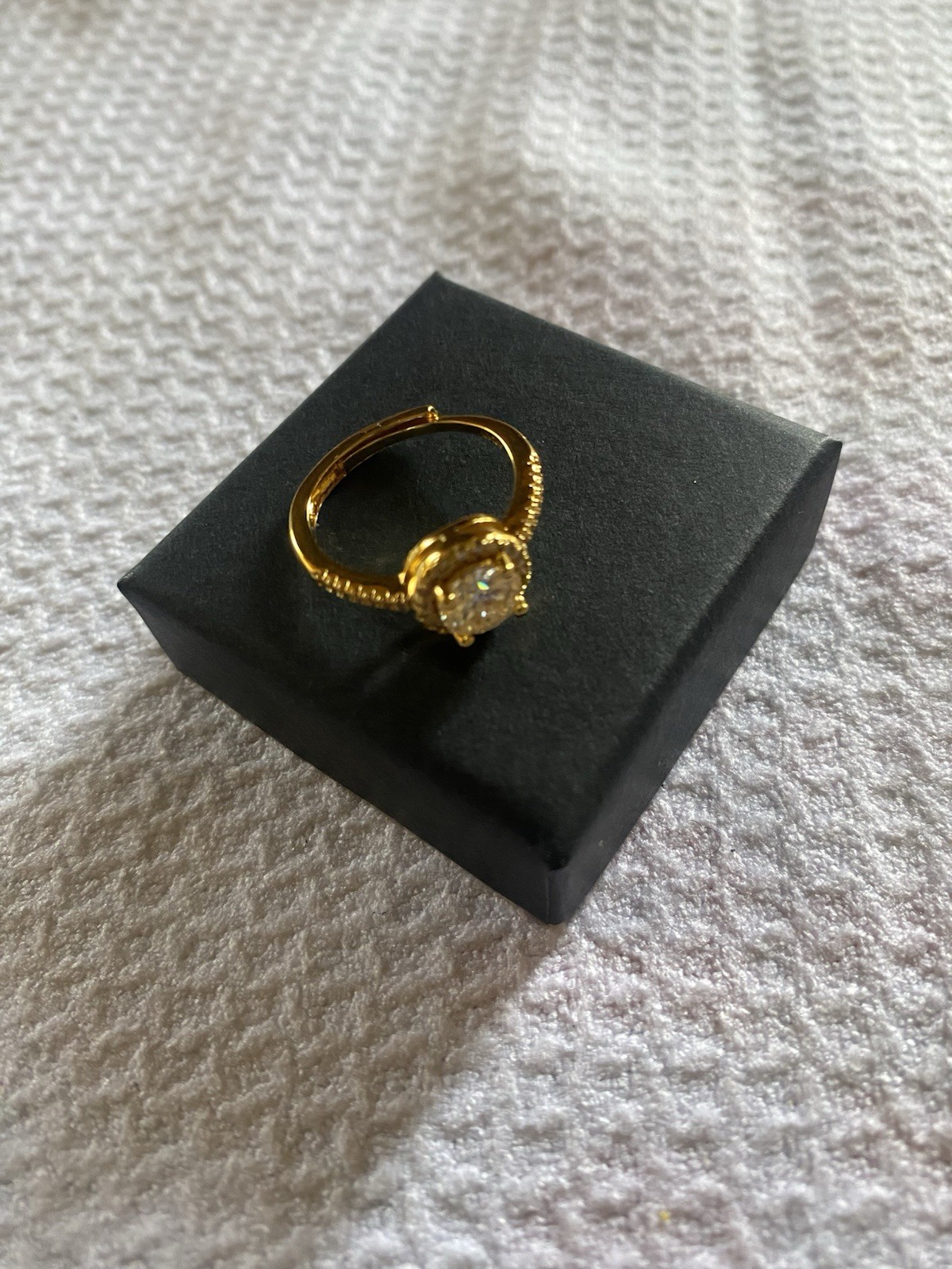 Round Solitaire Moissanite Engagement Ring 18K Gold 1.00ctw