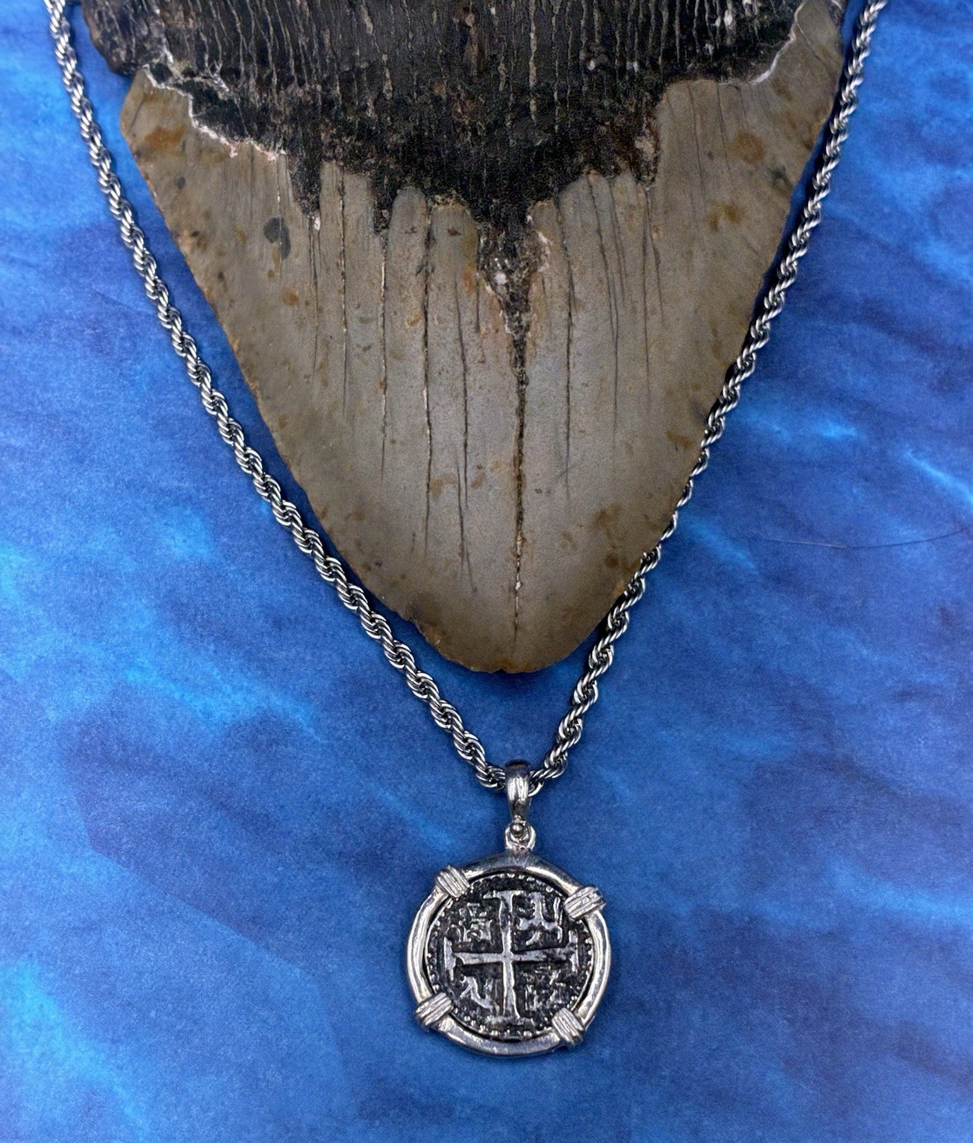 ATOCHA SHIPWRECK TREASURE COIN IN .925 BEZEL W/MATCHING ROPE CHAIN