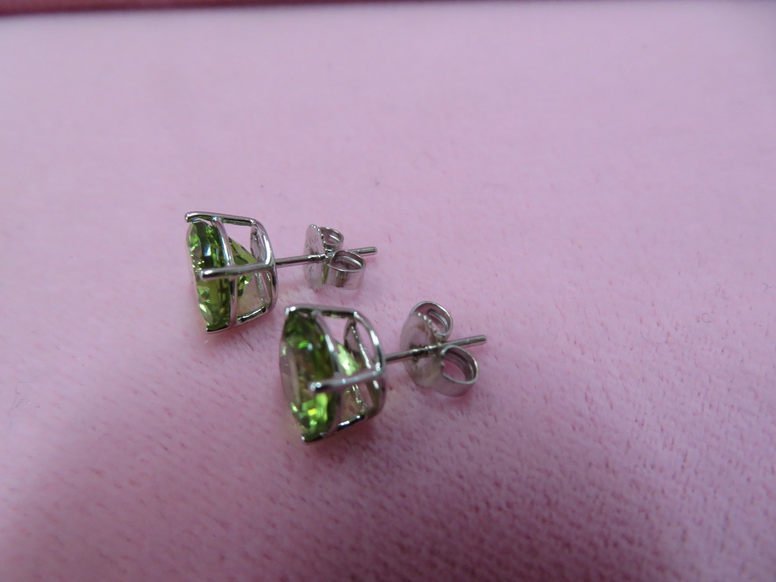 14k W. Gold Basket Setting 7.8mm Peridot Stud Earrings 1.9 Grans