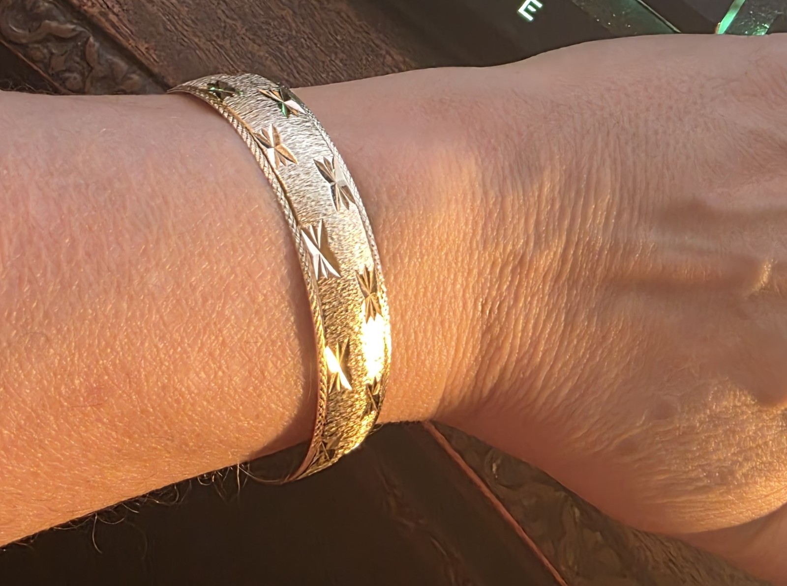 Beautiful 14K Gold Bangle Bracelet Slip On 12mm 16.5 Grams 7.5 Inches