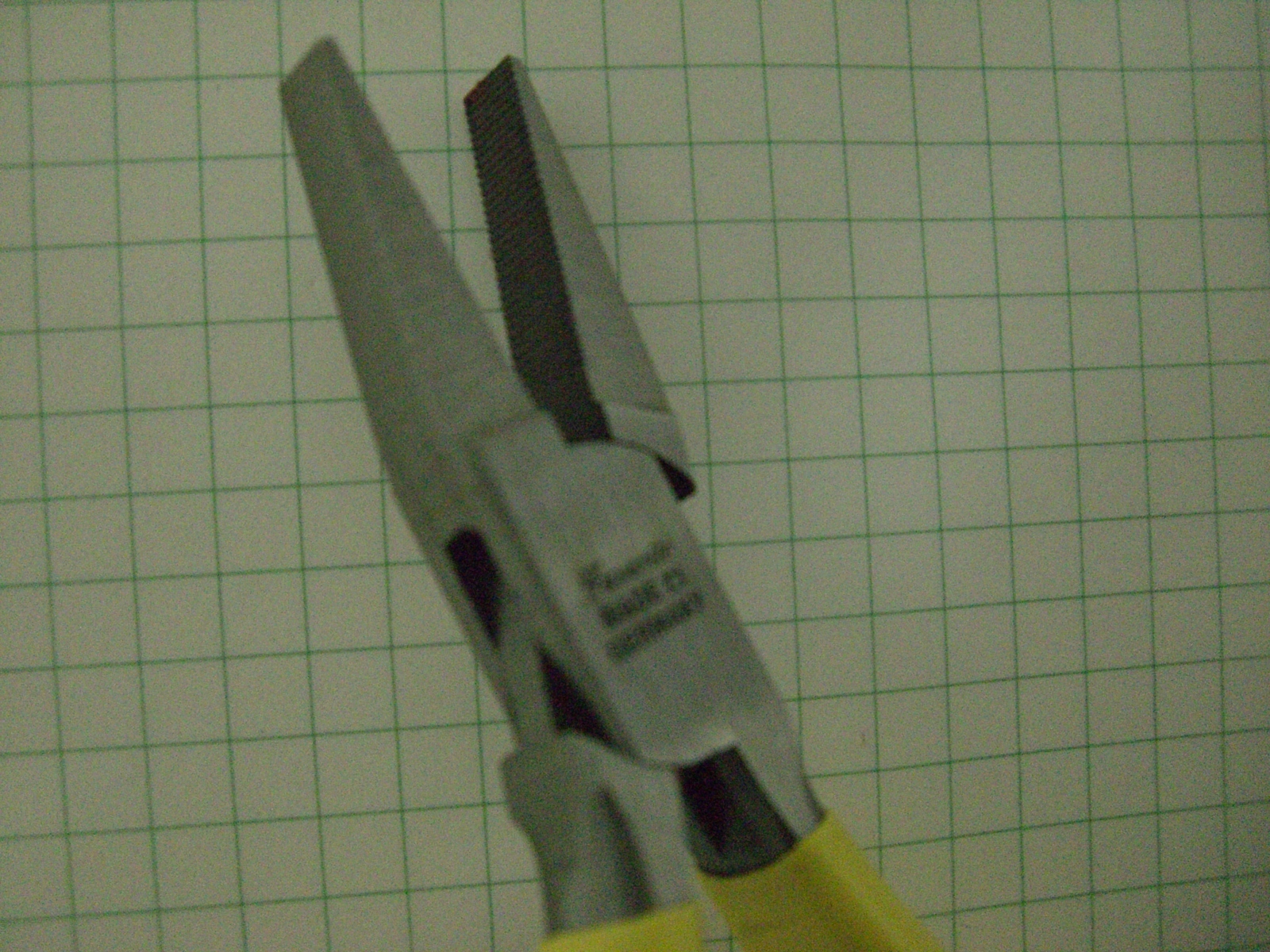 JEWELERS PRECISION FLAT NOSE PLIER SERRATED JAWS 5″ LONG MADE IN GERMANY