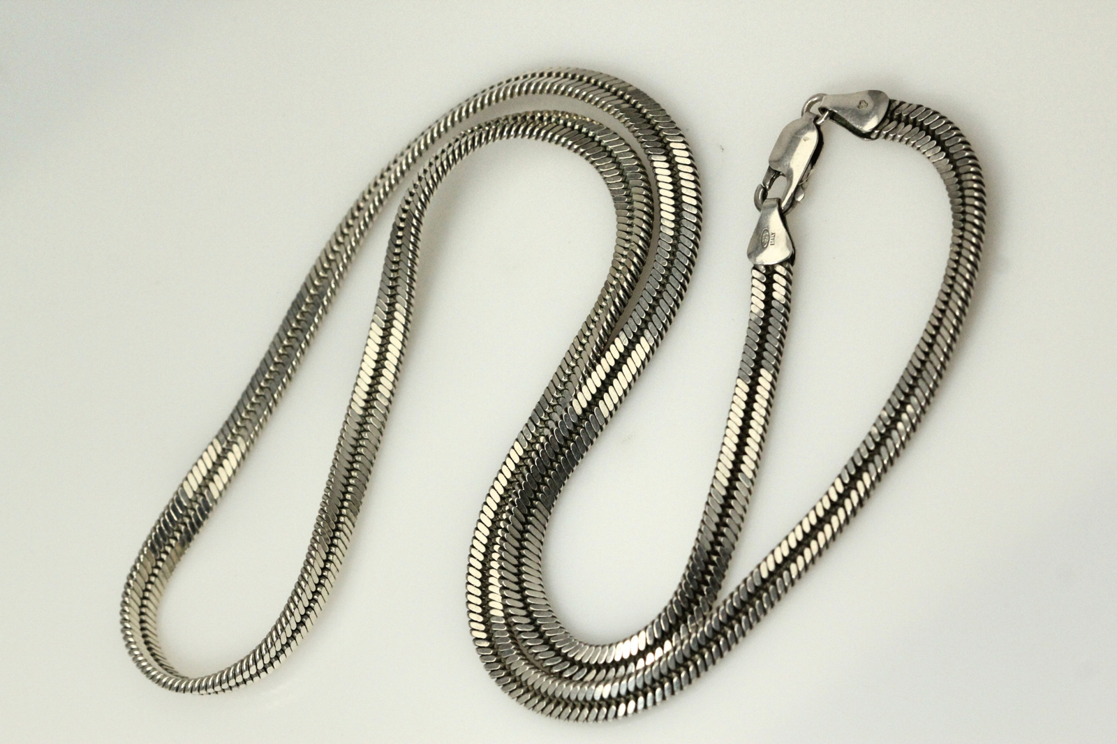 925 Sterling Silver 1.6mm Thick Herringbone Chain 28.5 Grams 22″ Long (NEC4760)