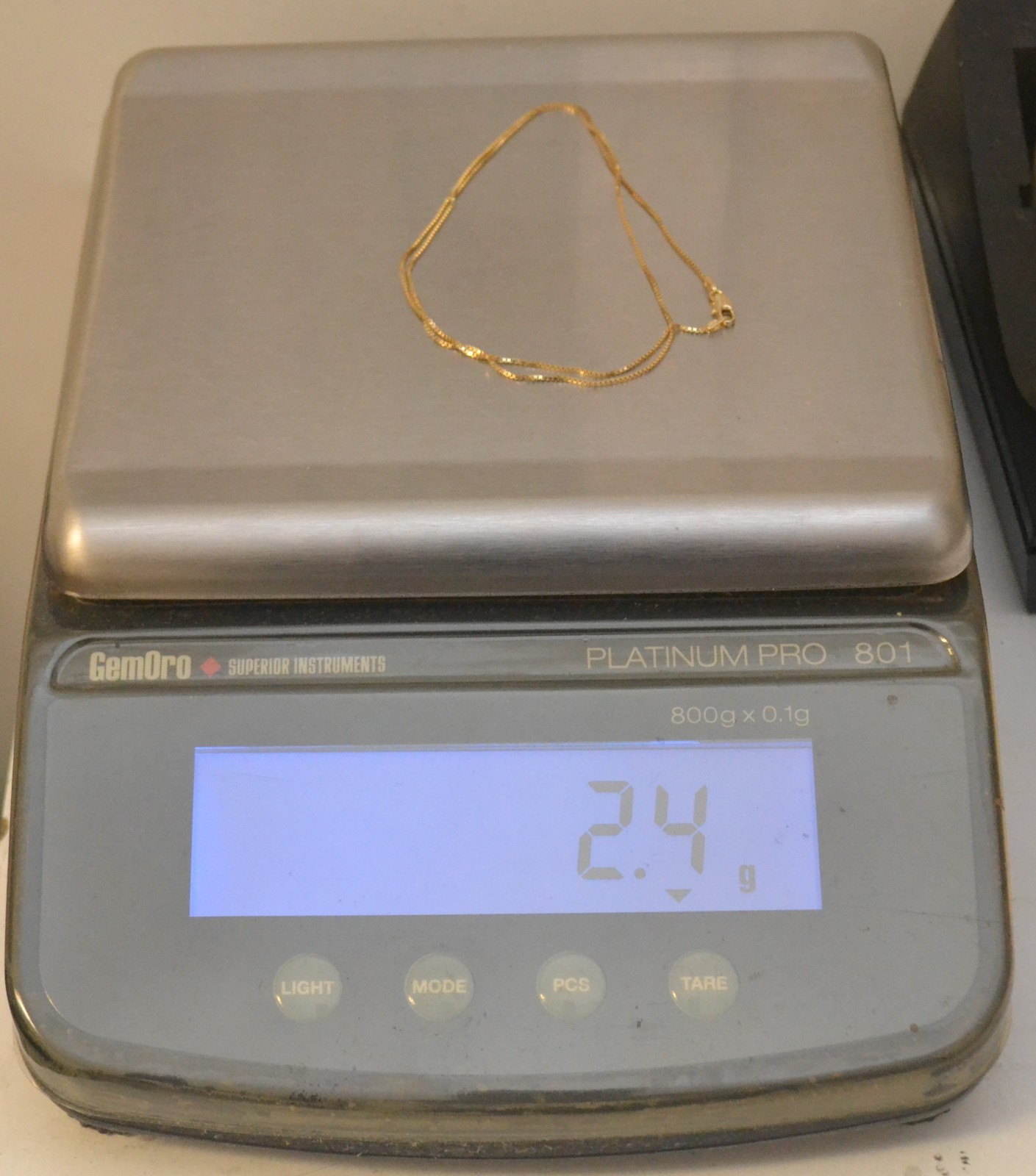 14K Yellow Gold Box Chain Necklace 18″ 0.9mm Lobster Clasp C1