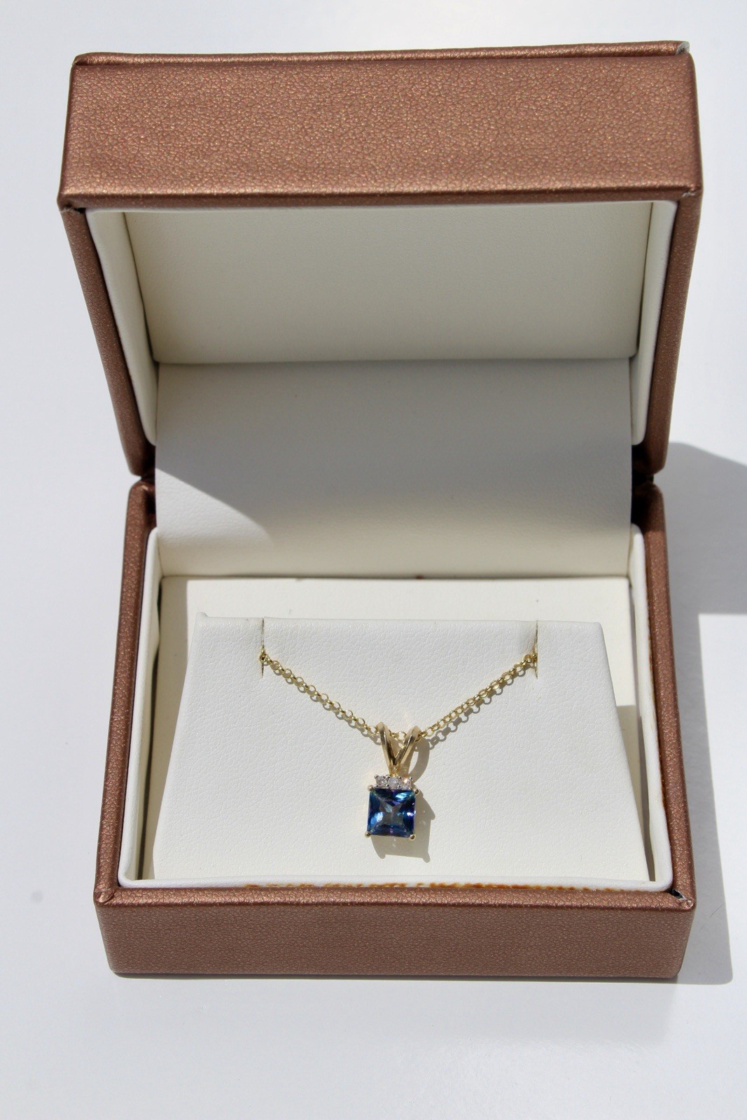 Alexandrite & Diamond Pendant, 1.37 Carats 10K Gold