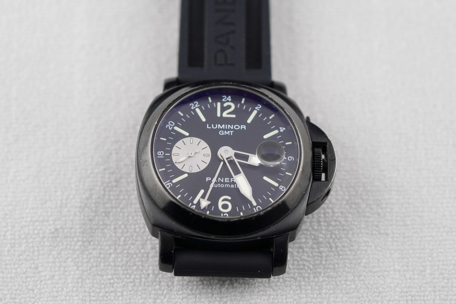 Panerai Luminor Gmt Automatic Black Dial on Leather PAM00088