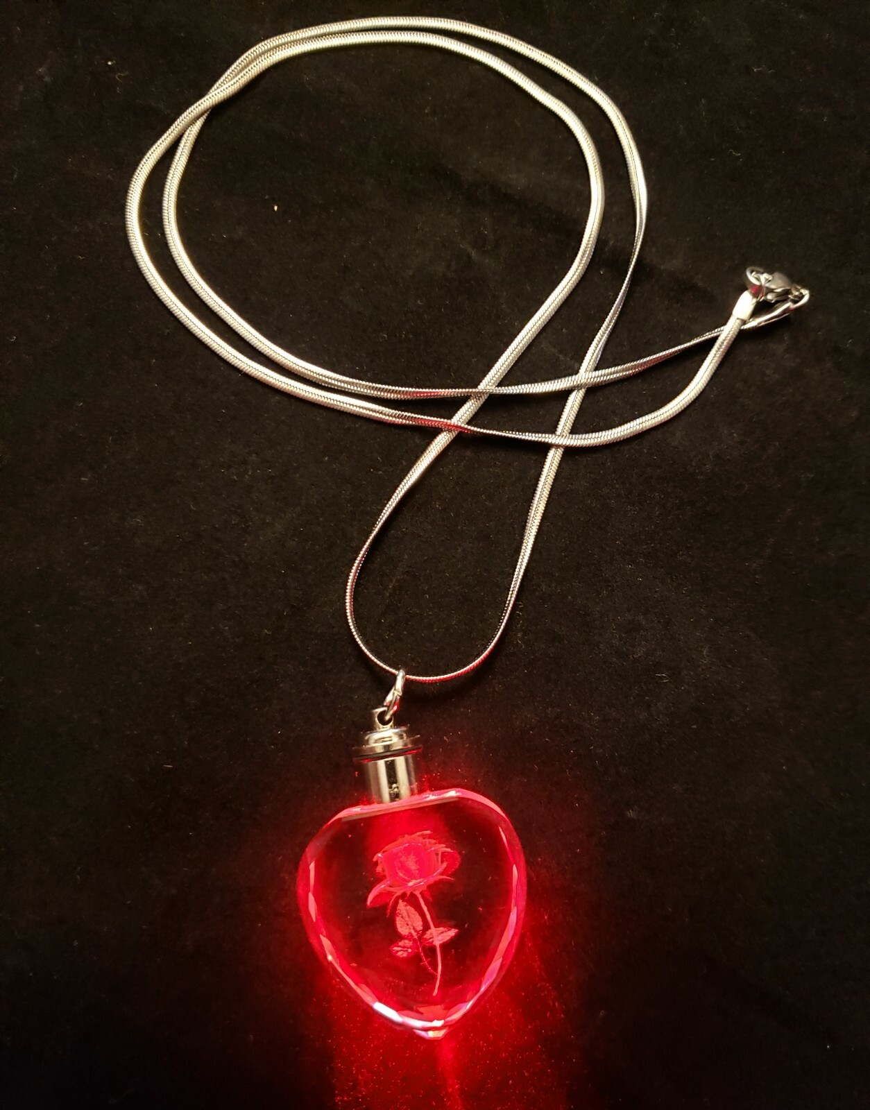 Anniversary Gift/Birthday Gift Necklace LED Lights Up Beautiful Red Rose Heart