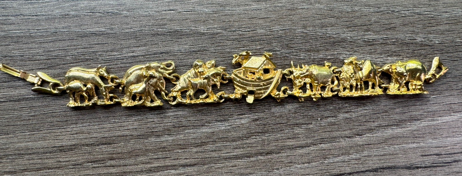 GOLD TONE NOAHS ARK ANIMAL CHARM BRACELET WOMENS 8IN RELIGIOUS STATEMENT