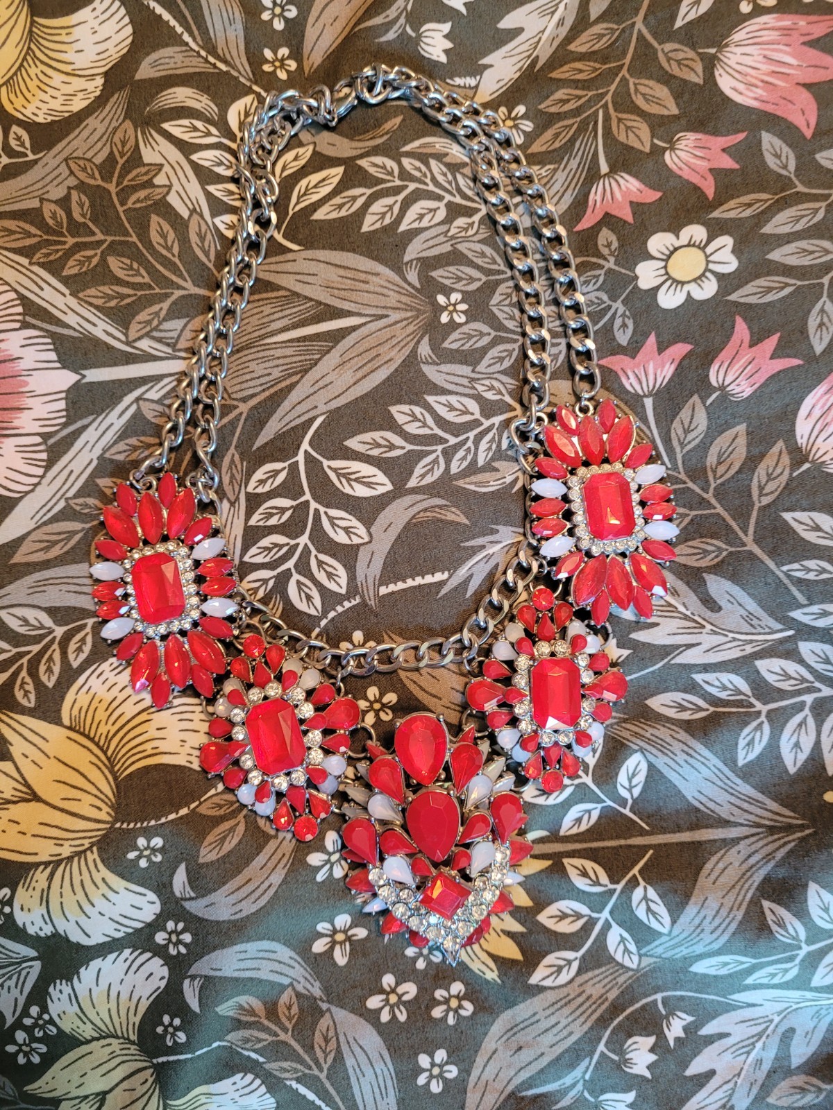 Red Rhinestone Statement Bib Necklace Silver-Tone Cable Chain Cluster