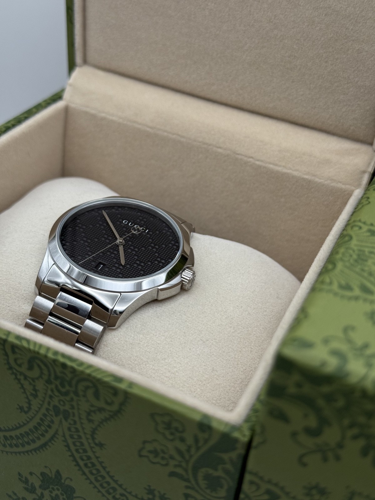 Versace VERD00318 Palazzo Empire white gold Stainless Steel Swiss Watch 43mm.