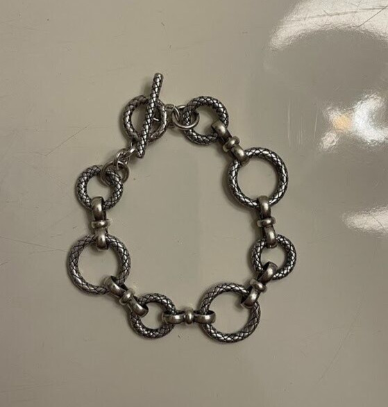 8.5 in silver tone bracelet interlocking ring chain circles different sizes