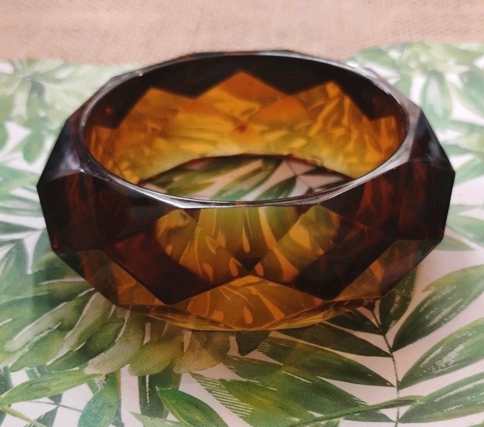 CHUNKY! Root Beer Toned Faceted Brown Acrylic/Lucite Bangle Bracelet, Nice!