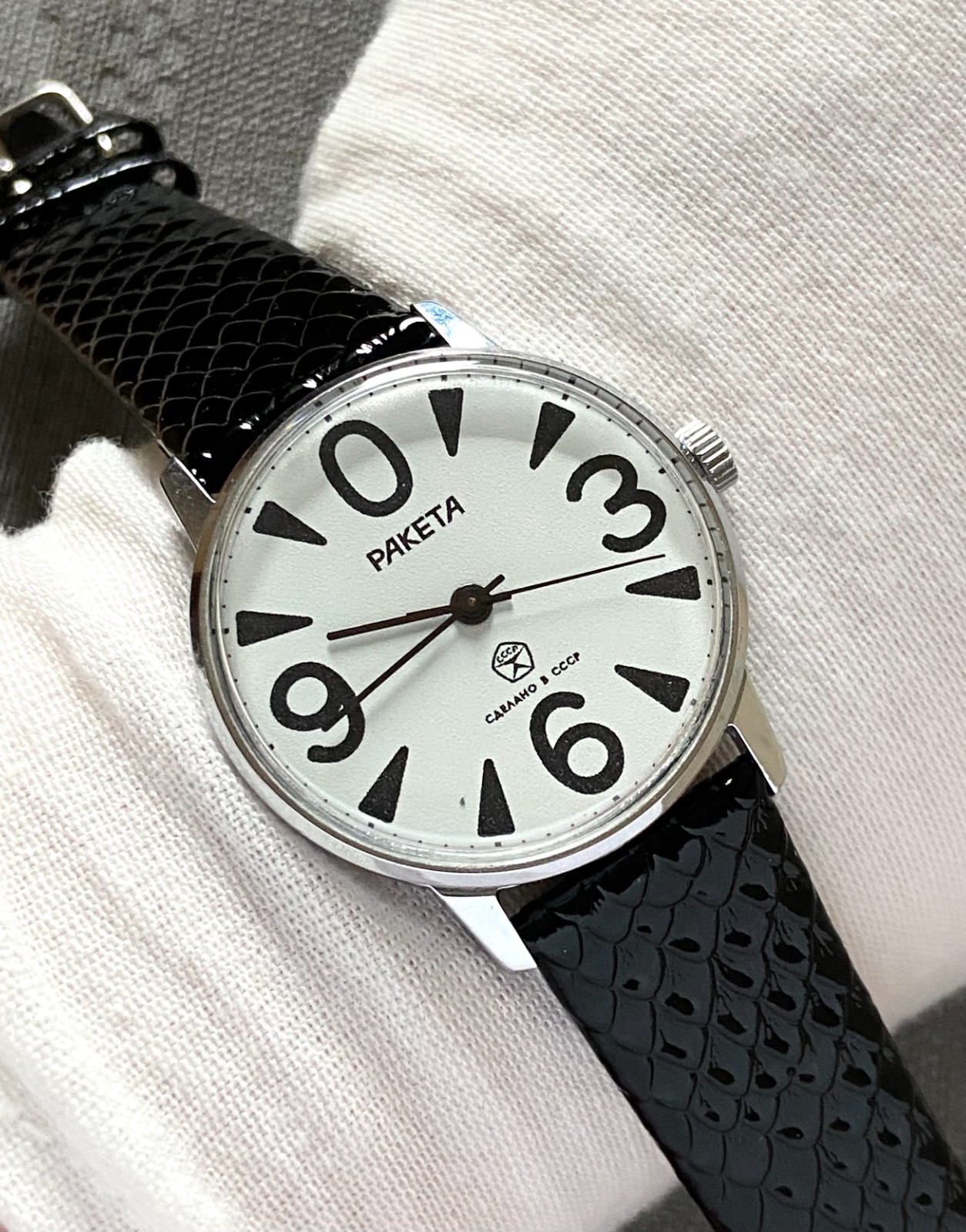 RAKETA BIG ZERO Vintage Soviet Mechanical Men’s Wristwatch
