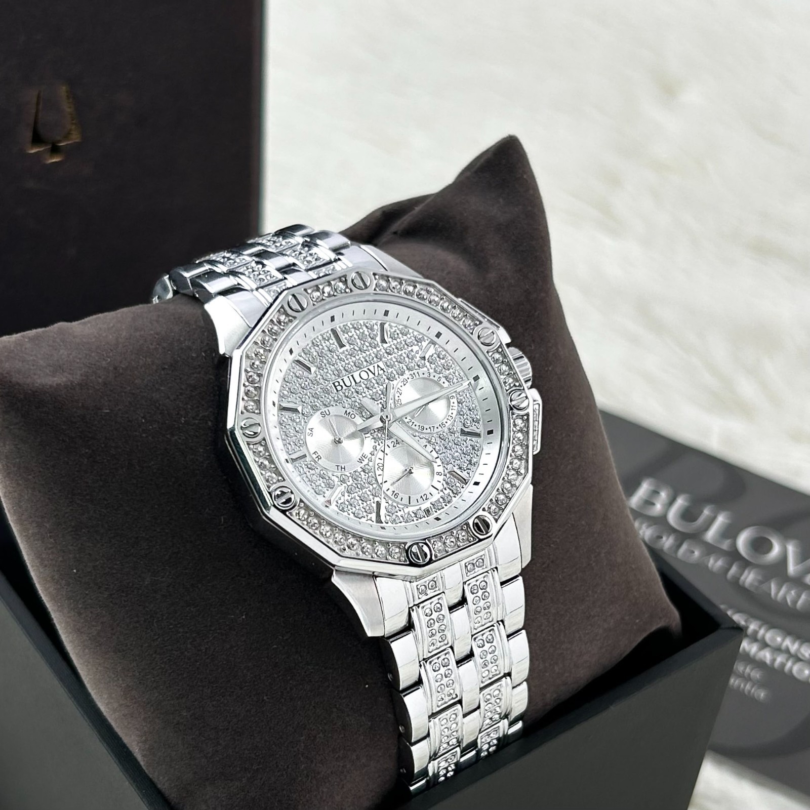 Bulova 96C134 Crystal Men’s Quartz Day / Date Silver Stainless Steel Watch 42 MM