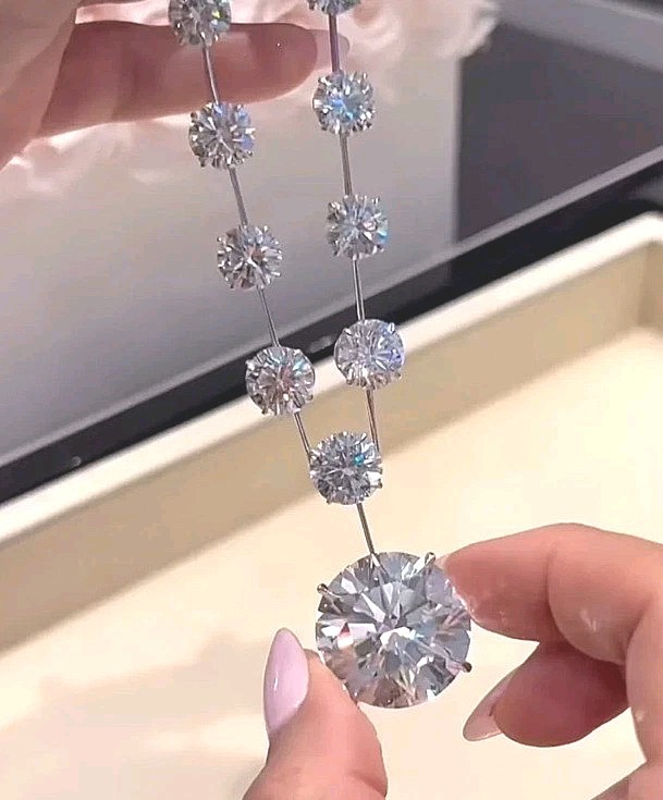 HUGE & RARE 86 Ct Certified Treated Gorgeous White Diamond Necklace, 925 Silver
