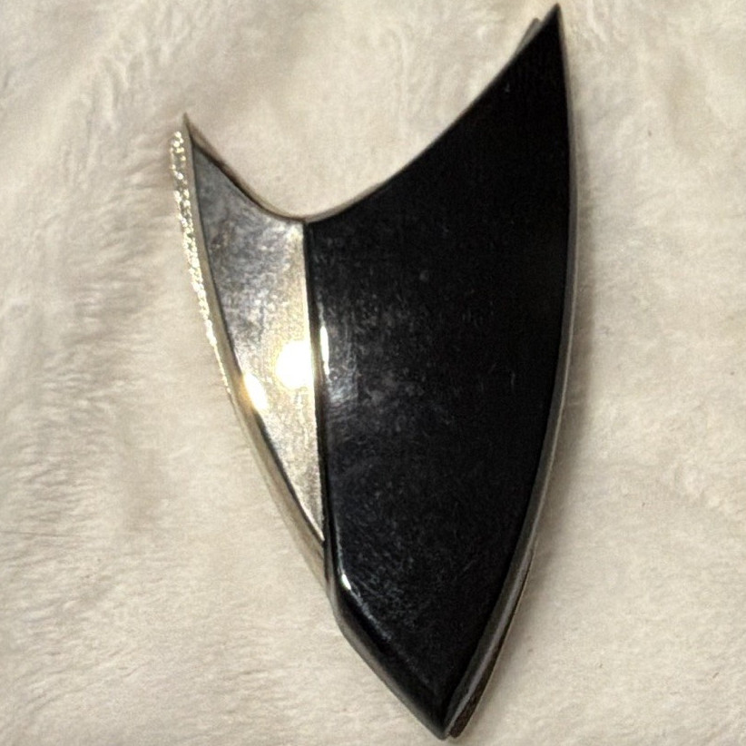 Silver Tone Black Inlay Asymmetrical Brooch Pin, Unisex Adults