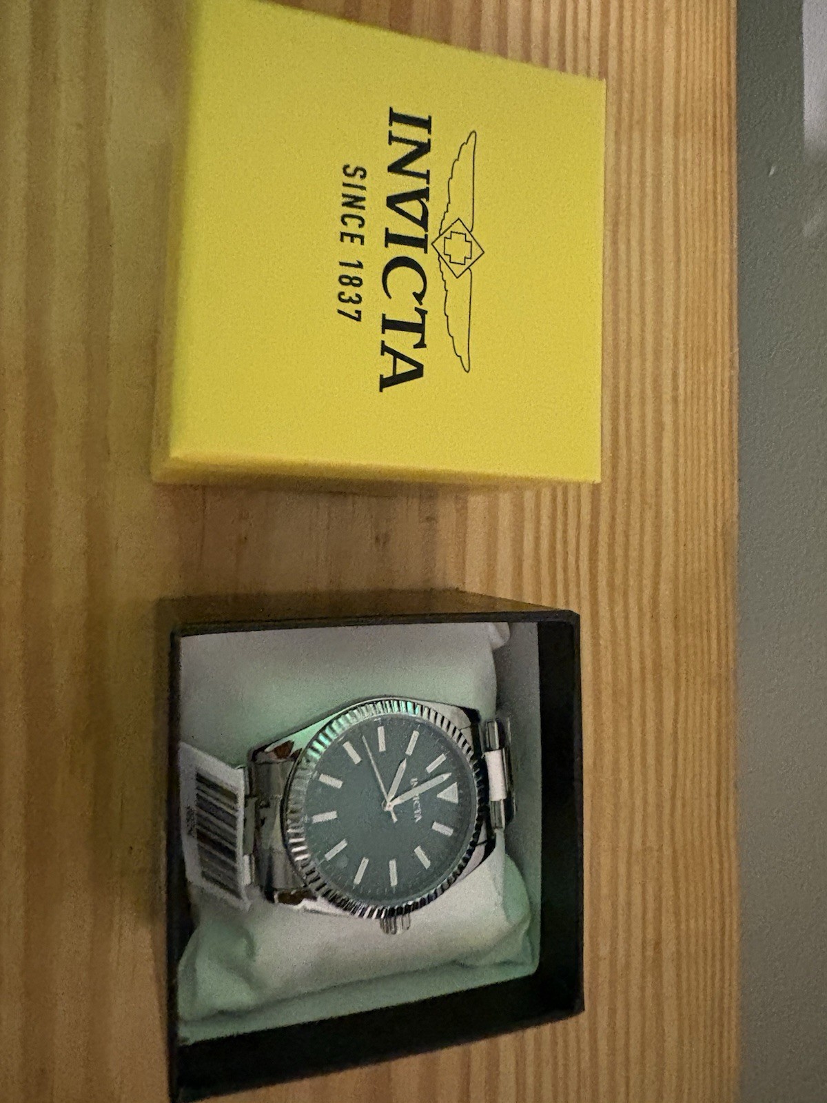 Invicta Men’s Analog Watch Green Dial Silver Stainless Steel Bracelet Fluted Box