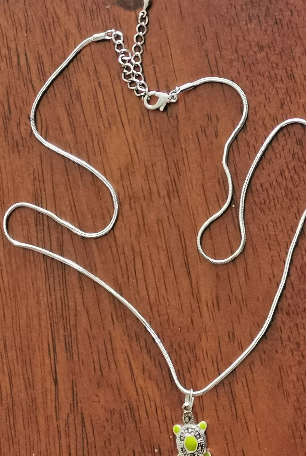 Small Vintage Sterling Silver Turtle Pendant 18″ Necklace 5 green stones & other