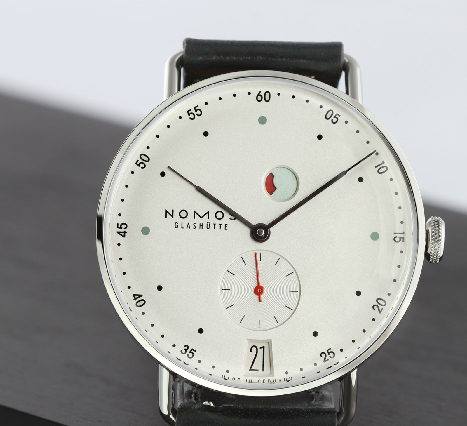 Nomos Metro 37mm Silver Stainless Steel Case with Black Leather Strap Men’s…