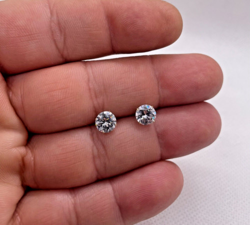 Pair of 14k solid yellow gold stud earrings 1ct simulated diamonds