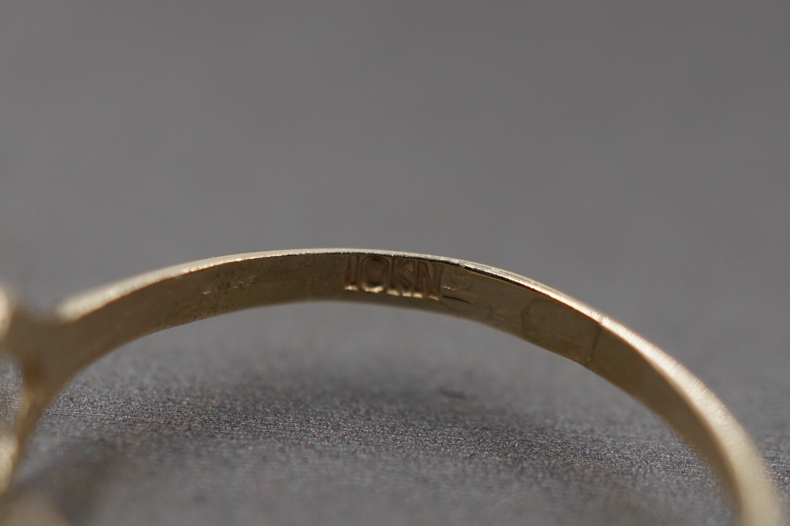 10K Solid Yellow Gold 5.8MM Diamond Cut Shine Seven Heart Band Ring. Size 7